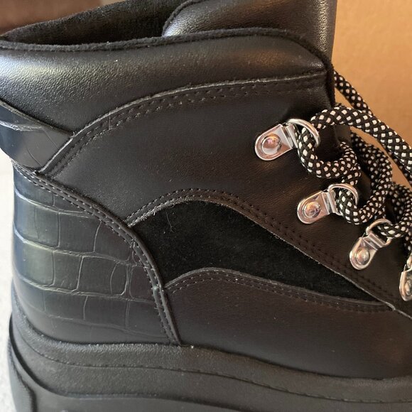 BRAND NEW STEVE MADDEN BOOTS - Picture 3 of 8